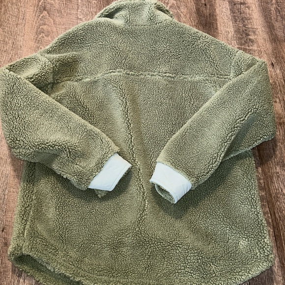 Fuzzy shacket - Picture 2 of 3